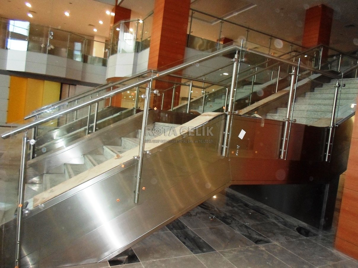 Stainless glass and spider railing